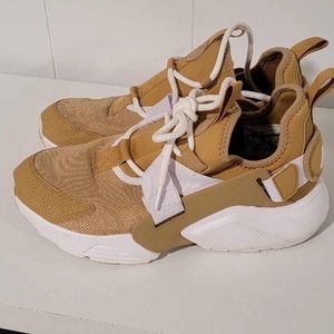 Nike Air tennis shoes